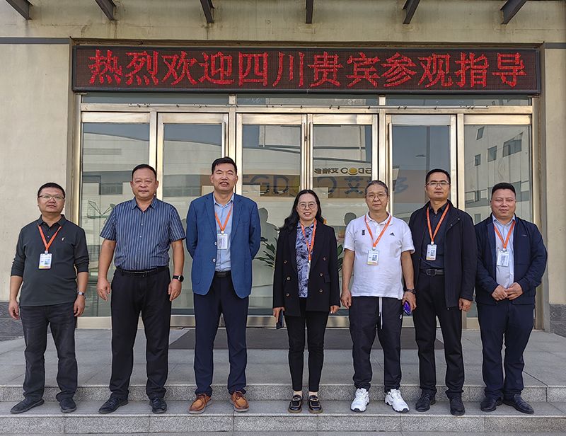 熱烈歡迎四川厚全生態(tài)農(nóng)業(yè)營養(yǎng)技術(shù)總監(jiān)何國茹、廣西立騰農(nóng)牧董事長吳錦山等一行蒞臨艾格多集團(tuán)河南岐伯基地實(shí)地參觀考察